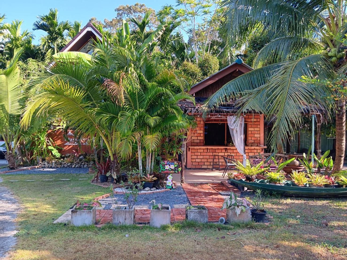 Alaska Pool Cafe&Homestay2 Nakhon Si Thammarat Buitenkant foto